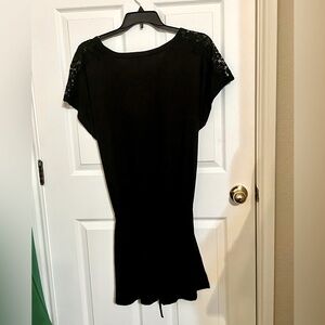 Plus Sz Ellos Black Casual Dress 22/24. Short sleeves accented in black lace.